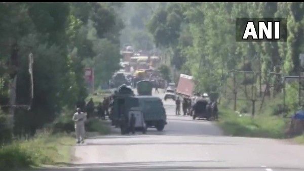 VIDEO: कश्मीर घाटी में बड़ी आतंकी साजिश नाकाम, सेना ने डिफ्यूज की बारामूला हाईवे पर लगी IED