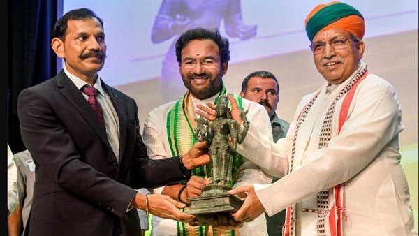 तमिलनाडु के मंदिरों से चोरी हुई 10 मूर्तियों को केंद्र ने राज्य को सौंपा, US-ऑस्ट्रेलिया से वापस लाई गई हैं