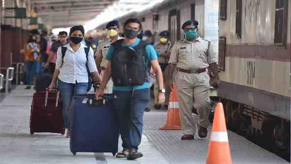 Indian Railways:ट्रेनों में चढ़ने से पहले जरूर करें ये काम, नहीं तो भारी जुर्माने का हो चुका है इंतजाम