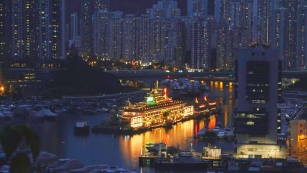 देखते ही देखते समंदर में डूबा हांगकांग का सबसे मशहूर रेस्तरां, चर्चित हस्तियों ने जताई निराशा