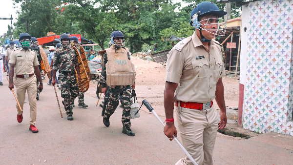 शुक्रवार को हुए प्रदर्शन के बाद पुलिस की कार्रवाई, कई जगहों पर गिरफ्तारी