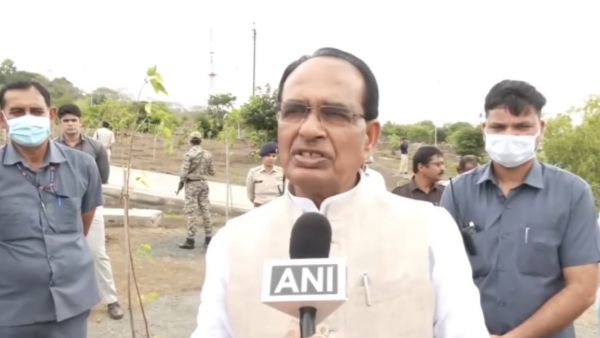 MP में अब तक कोरोना वैक्सीन के 12 करोड़ डोज लगे, CM शिवराज ने स्वास्थ्य कर्मियों को दी बधाई