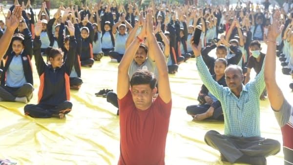 'अंतर्राष्ट्रीय योग दिवस' पर BJP का अभियान, बूथ स्तर तक कार्यकर्ताओं ने किया योगा!