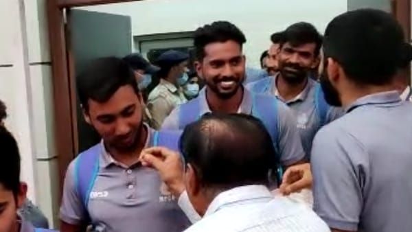रणजी का रण जीतकर लौटे खिलाड़ियों का ऐतिहासिक स्वागत, तस्वीरों में देखिए जीत का उत्साह