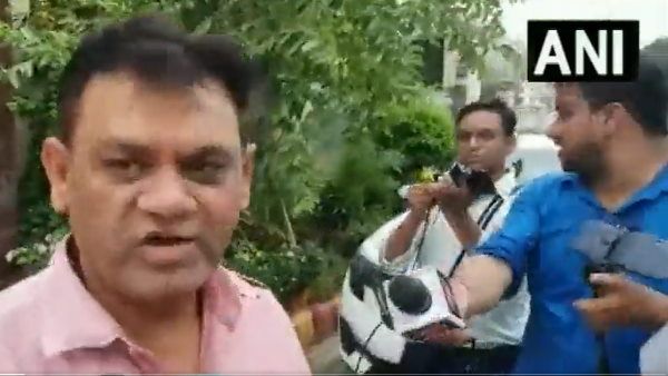 योगी के मंत्री दिनेश खटीक से इस्तीफे की खबर पर पूछा गया सवाल, तीन शब्दों में दिया ये जवाब