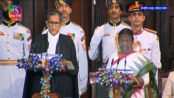 द्रौपदी मुर्मू ने राष्ट्रपति भवन में राष्ट्रपति के तौर पर संभाला कार्यभार