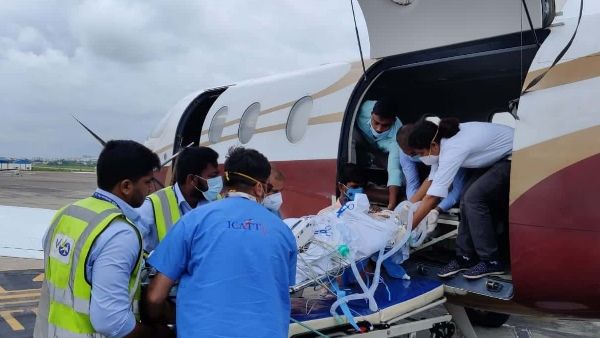 अमेरिका में नहीं हो पाया इलाज, तो बच्चों ने 1 करोड़ रुपए खर्च कर प्राइवेट जेट से मां को भेजा इंडिया