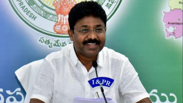 स्कूलों में सरकारी किताबों का वितरण, पहली बार प्राइवेट स्कूलों में सस्ती किताबें