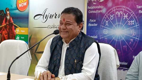 वाराणसी में बोले अनूप जलोटा- लीना मणिमेकलाई पागल है, उसे पागलखाने में जगह दिलाएं