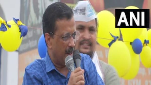 सिंगरौली में आप प्रत्याशी रानी अग्रवाल के समर्थन में सीएम केजरीवाल ने किया रोड शो'