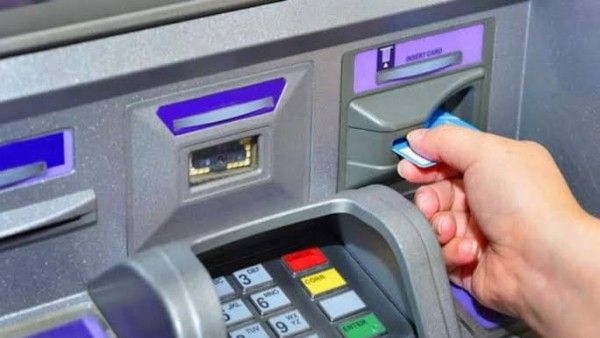 काम की खबर: आपकी जेब में रखा ATM कार्ड आपको दिला सकता है 5 लाख रुपए, जानिए कैसे?