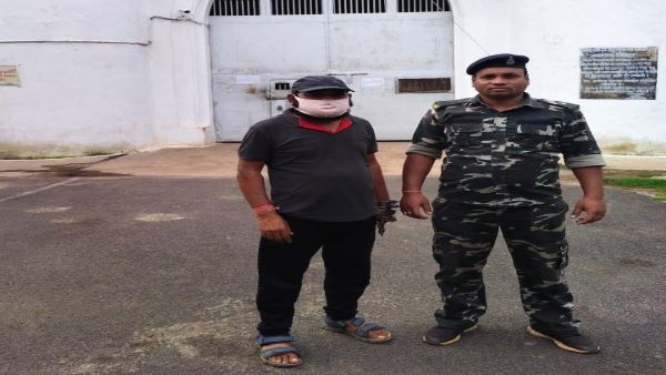 बैंक घोटाला : केंद्रीय बैंक प्रबंधक तामेश्वर को पुलिस ने किया गिरफ्तार, क्लर्क की तलाश जारी