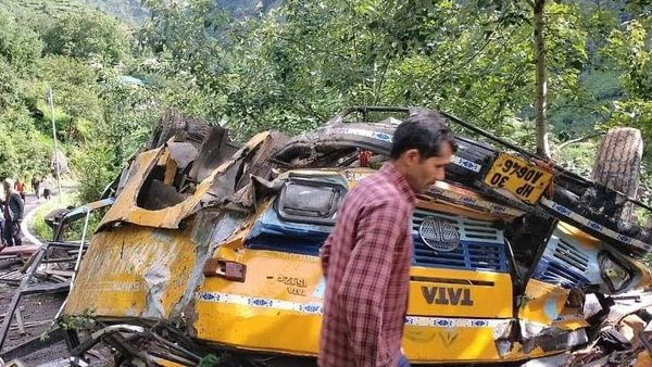 Kullu Accident Live: कई छात्रों समेत 12 लोगों की मौत, PM राहत कोष से परिजनों को 2-2 लाख मिलेंगे