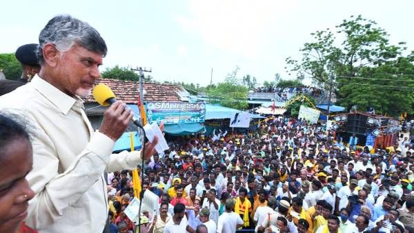 बाढ़ प्रभावित इलाकों के दौरे पर चंद्रबाबू नायडू, भद्राचलम में जनता ने किया जोरदार स्वागत