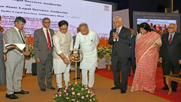 सीएम गहलोत ने देश के माहौल पर सीजेआई से की दखल की अपील, कहा-मोदी हमारी नहीं सुनते, आप ही बोल सकते हैं