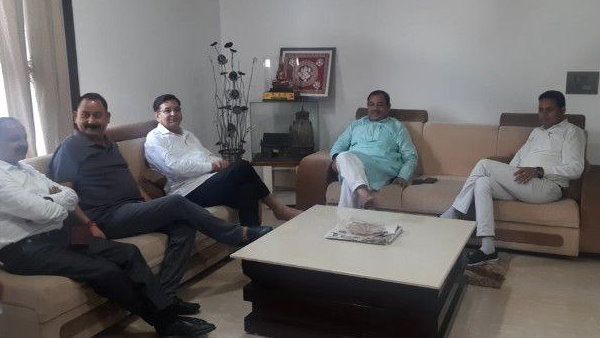 उत्तराखंड कांग्रेस में मची खलबली, हरक सिंह के घर जुटे कांग्रेसी, हो सकता है बड़ा उलटफेर