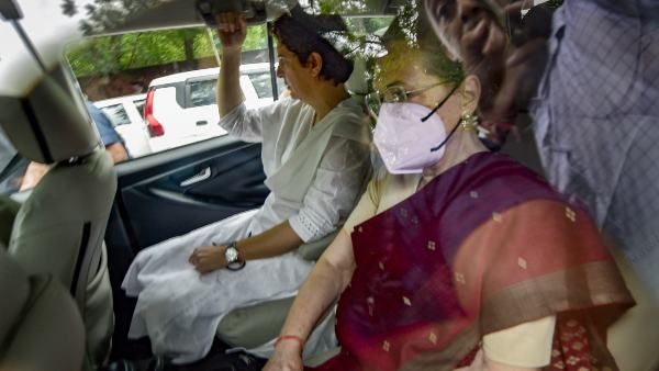 क्या स्वास्थ्य कारणों से ईडी ने सोनिया गांधी को जल्दी जाने दिया घर? कांग्रेस ने दी सफाई