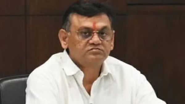 योगी के मंत्री दिनेश खटीक ने गृहमंत्री को भेजा इस्तीफा, कहा- दलित होने के कारण नहीं मिलता सम्मान