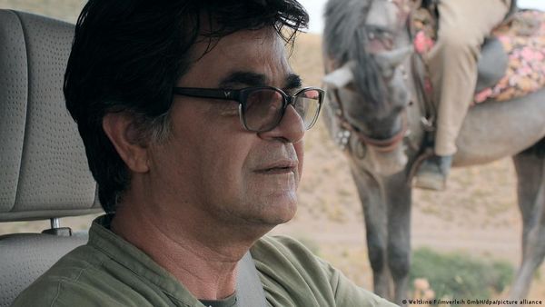 बढ़ रहा है ईरान के सिनेमा उद्योग पर दबाव, तीन फिल्मकार गिरफ्तार