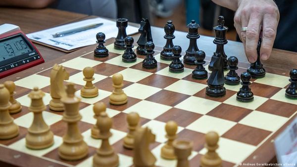शतरंज के मैच में रोबोट ने बच्चे की उंगली तोड़ी