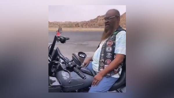 मक्का मस्जिद के पूर्व इमाम ने T-Shirt पहनी और चलाई हार्ले डेविडसन बाइक, मच गया हंगामा