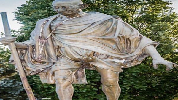 न्यूयॉर्क में मंदिर के सामने स्थित महात्मा गांधी की मूर्ति तोड़ी, 2 सप्ताह पहले भी हुई थी कोशिश