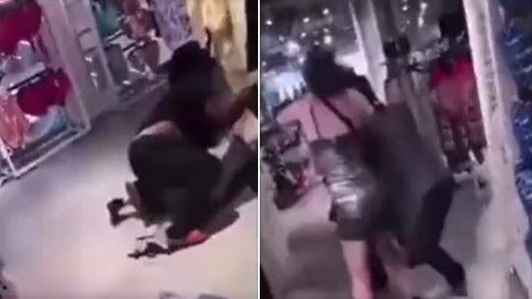 मॉल में सबके सामने जंगली बिल्लियों की तरह भिड़ीं दो लड़कियां, कपड़े तक फाड़े, Video Viral