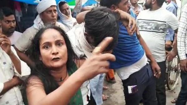 धोखेबाज पति : बोलता था 'रंगे हाथों पकड़ना तब कुछ बोलना', GF के संग बीवी ने पकड़ा, फिर चले मुक्के