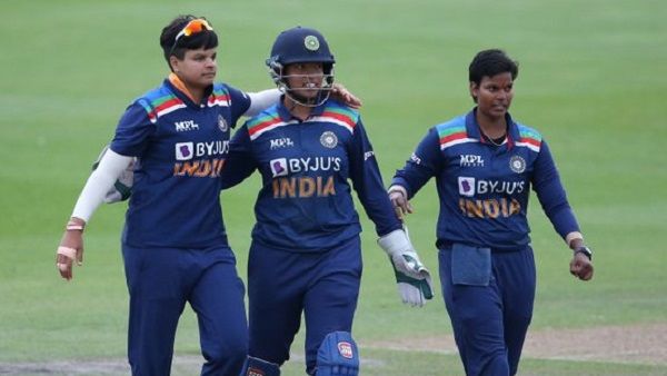 IND vs SL: दीप्ति और रेणुका की गेंदबाजी के आगे 50 ओवर भी नहीं खेल पाई श्रीलंकाई टीम, 171 पर ऑलआउट