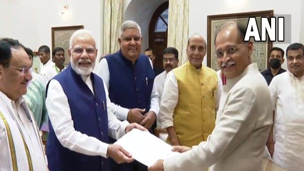 उपराष्ट्रपति पद के उम्मीदवार के लिए जगदीप धनखड़ ने किया नामांकन, कहा- 'कभी सपने में भी नहीं सोचा था'