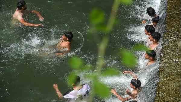 कश्मीर में दिल्ली जैसी गर्मी, अचानक क्या हो गया ? दुकानों में AC का स्टॉक खत्म