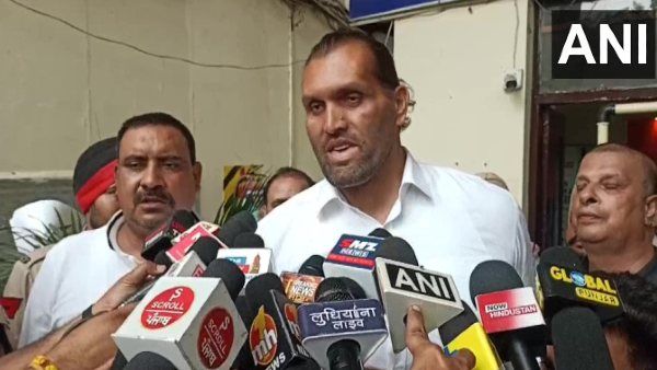 'उसने गाली- गलौज कर उकसाने की कोशिश की', टोलकर्मी को थप्पड़ जड़ने के आरोपों पर WWE स्टार की सफाई