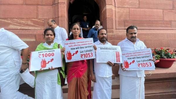 लोकसभा में हंगामे पर ओम बिरला का बड़ा एक्शन, मणिकम टैगोर सहित कांग्रेस के 4 सांसद सस्पेंड