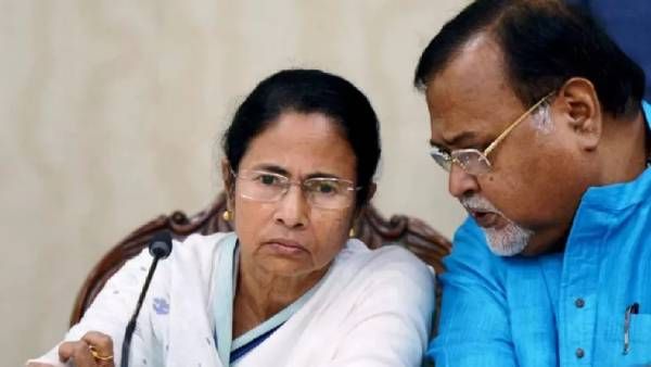 ममता बनर्जी की अपने क़रीबी मंत्री पार्थ चटर्जी की गिरफ़्तारी पर ख़ामोशी के मायने