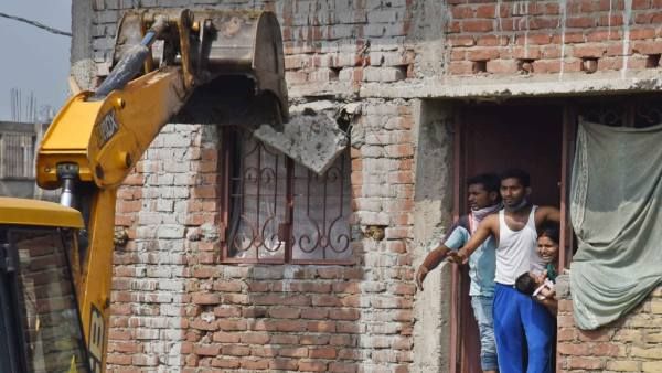 बिहार में क्यों गरजा बुलडोजर?