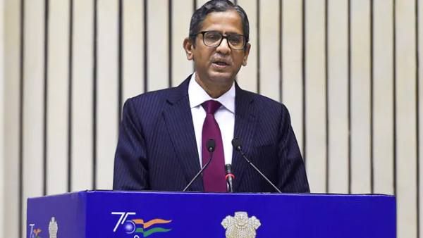 इंडिया गेट से: चीफ जस्टिस ने सत्ता पक्ष को चेताया, लेकिन विपक्ष से निराश