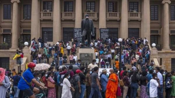 परिवारवाद ने श्रीलंका की लंका लगा दी