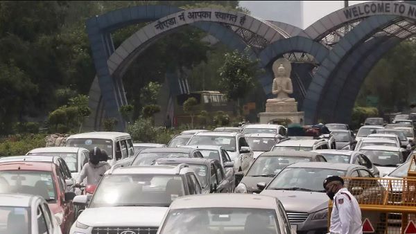 नोएडा ट्रैफिक एडवाइजरी: सिग्नेचर ब्रिज पर चल रहे काम की वजह से आज से इन रूट्स पर ट्रैफिक डायवर्जन