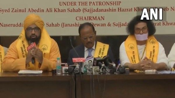 'PFI समेत कट्टरपंथी संगठनों पर लगे बैन', मुस्लिम धर्मगुरु ने NSA डोभाल के सामने उठाई मांग