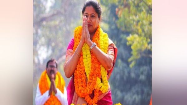 सोनेलाल पटेल की जयंती को लेकर धरना दे रहीं पल्लवी पटेल को लखनऊ पु‍लिस ने हिरासत में लिया