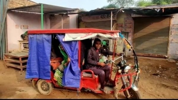 श्योपुर में प्नसूता को लेने हीं पहुंची एंबूलेंस तो ई-रिक्शा में हो गया प्रसव