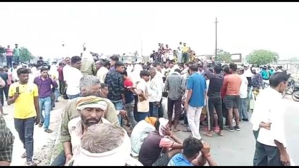 ग्वालियर में 6 मृतक कांवड़ियों के शव को हाईवे पर रखकर चक्का जाम