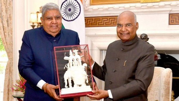राष्ट्रपति ने स्वीकार किया राज्यपाल धनखड़ का इस्तीफा, ला गणेशन को बंगाल का अतिरिक्त प्रभार