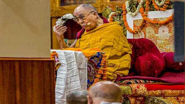 Dalai Lama Birthday: शांति के उपासक से आज भी क्यों डरता है चीन ? तिब्बती धर्मगुरु के बारे में कुछ रोचक तथ्य