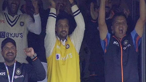 ऋषभ पंत की सेंचुरी पर राहुल द्रविड़ का सेलिब्रेशन हुआ वायरल, लोग बोले- उन्हें पहले कभी ऐसे नहीं देखा