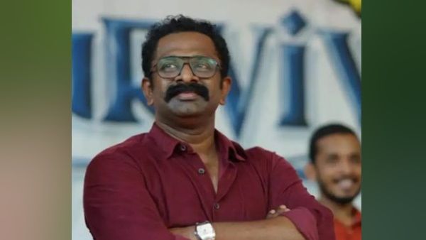 कौन हैं मशहूर एक्‍टर जिसने बच्चियों के सामने की 