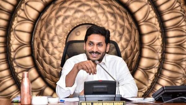 CM Jagan ने आंध्र प्रदेश के लाभार्थियों के खातों में जमा किए 590 करोड़ रुपये