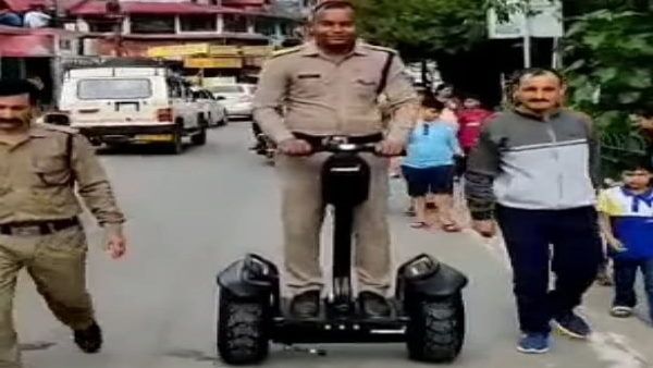 पहाड़ी रास्तों में पेट्रोलिंग के लिए उत्तराखंड पुलिस का अनोखा प्रयोग, इस विदेशी स्कूटर से रखी जा रही नजर