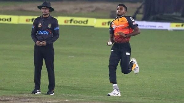 ICC ने बांग्लादेश के इस तेज गेंदबाज को 10 महीने के लिए किया बैन, अभी करियर का खेला था एक ही मैच