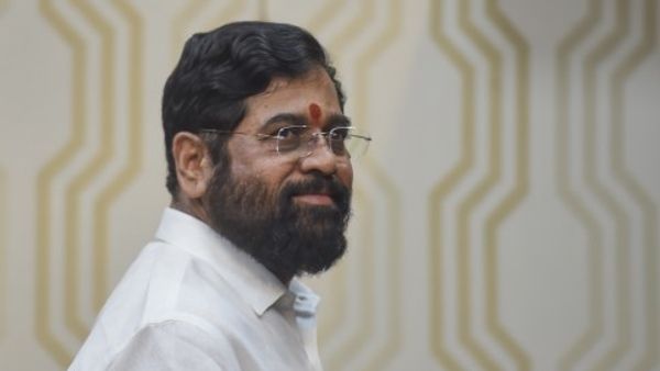 महाराष्ट्र में उद्धव गुट को एक और झटका, शिवसेना प्रवक्ता शीतल म्हात्रे शिंदे गुट में हुईं शामिल